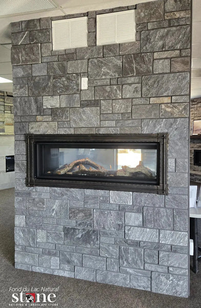 RAVEN CORNER Room Scene